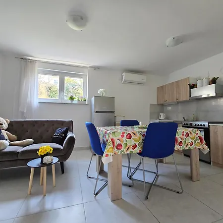 Nadalina Apartamento Kraljevica